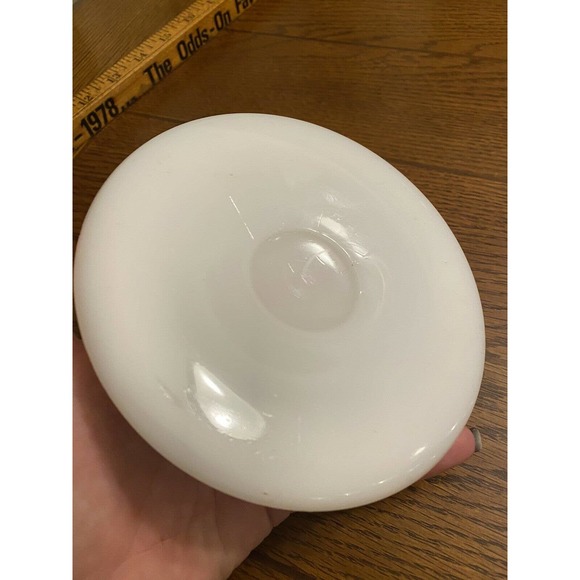 Vintage Cafe Concert Can-Can Club Las Vegas Ashtray White/Red Logo Inside - Picture 2 of 4